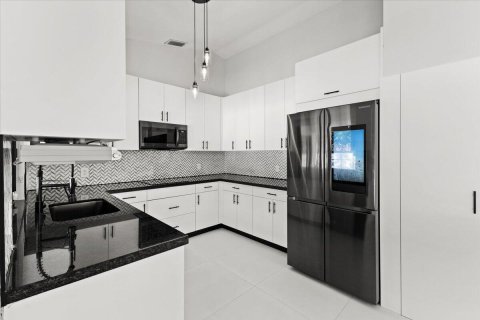 Casa en venta en Pembroke Pines, Florida, 3 dormitorios, 201.04 m2 № 2430151 - foto 3