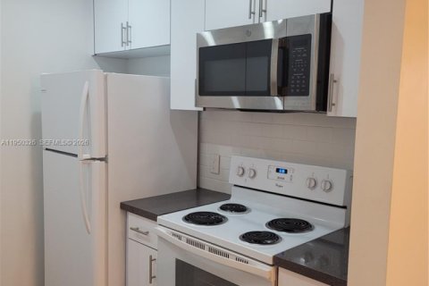 Copropriété à vendre à Pembroke Pines, Floride: 1 chambre, 75.34 m2 № 2006802 - photo 18