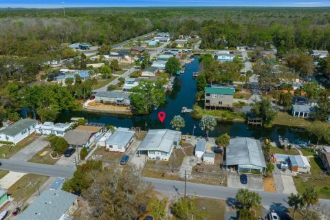 House in Weeki Wachee, Florida 4 bedrooms, 124.86 sq.m. № 1571706 - photo 9