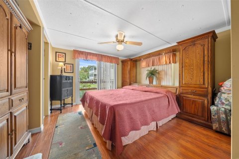 House in Weeki Wachee, Florida 4 bedrooms, 124.86 sq.m. № 1571706 - photo 24