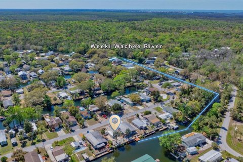 House in Weeki Wachee, Florida 4 bedrooms, 124.86 sq.m. № 1571706 - photo 3