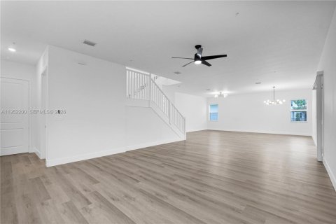 Снять в аренду виллу или дом в Дейви, Флорида 4 спальни, 303.14м2, № 2006572 - фото 6