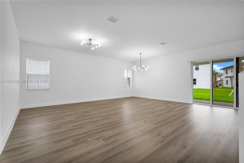 Снять в аренду виллу или дом в Дейви, Флорида 4 спальни, 303.14м2, № 2006572 - фото 8