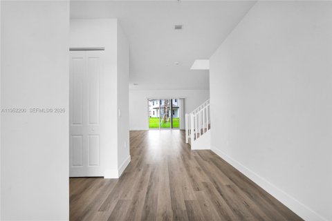 Снять в аренду виллу или дом в Дейви, Флорида 4 спальни, 303.14м2, № 2006572 - фото 4