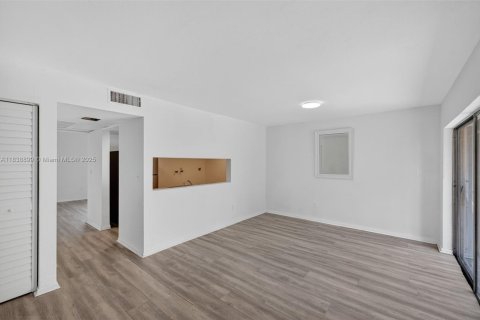 Townhouse in Miami Gardens, Florida 3 bedrooms, 109.44 sq.m. № 1827422 - photo 16