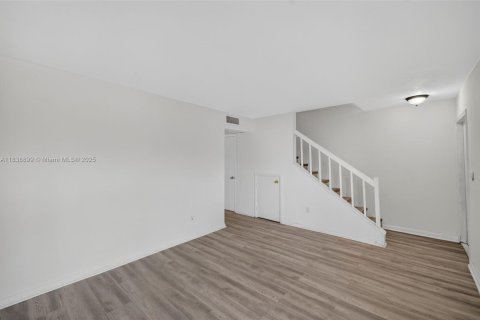Townhouse in Miami Gardens, Florida 3 bedrooms, 109.44 sq.m. № 1827422 - photo 6