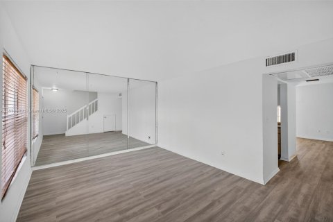 Townhouse in Miami Gardens, Florida 3 bedrooms, 109.44 sq.m. № 1827422 - photo 5