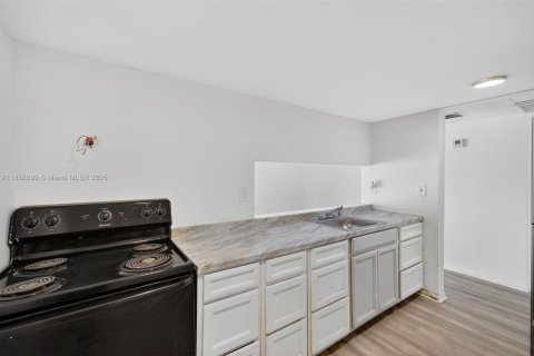 Townhouse in Miami Gardens, Florida 3 bedrooms, 109.44 sq.m. № 1827422 - photo 12