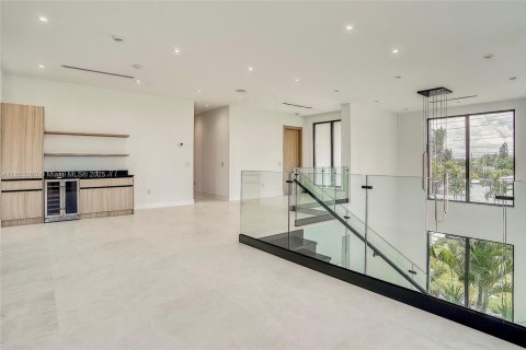Casa en venta en Miami, Florida, 4 dormitorios, 423.63 m2 № 1872439 - foto 16