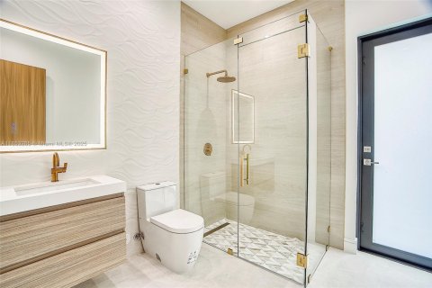 Casa en venta en Miami, Florida, 4 dormitorios, 423.63 m2 № 1872439 - foto 28