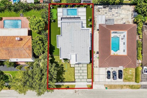 Casa en venta en Miami, Florida, 4 dormitorios, 423.63 m2 № 1872439 - foto 5