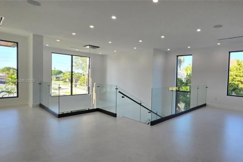 Casa en venta en Miami, Florida, 4 dormitorios, 423.63 m2 № 1872439 - foto 15