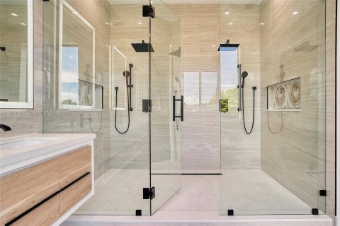 Casa en venta en Miami, Florida, 4 dormitorios, 423.63 m2 № 1872439 - foto 24