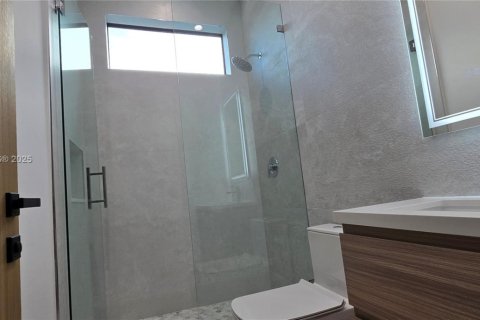 Casa en venta en Miami, Florida, 4 dormitorios, 423.63 m2 № 1872439 - foto 30