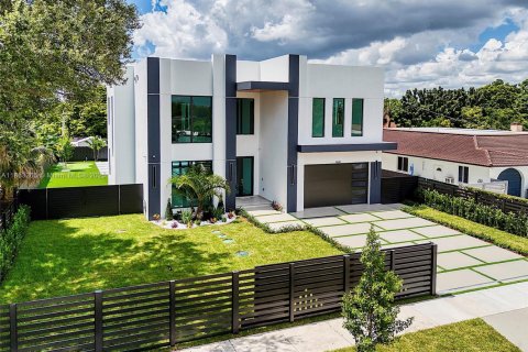 Casa en venta en Miami, Florida, 4 dormitorios, 423.63 m2 № 1872439 - foto 1