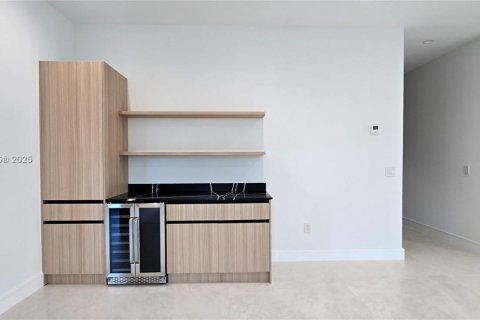 Casa en venta en Miami, Florida, 4 dormitorios, 423.63 m2 № 1872439 - foto 18
