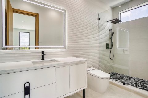 Casa en venta en Miami, Florida, 4 dormitorios, 423.63 m2 № 1872439 - foto 19