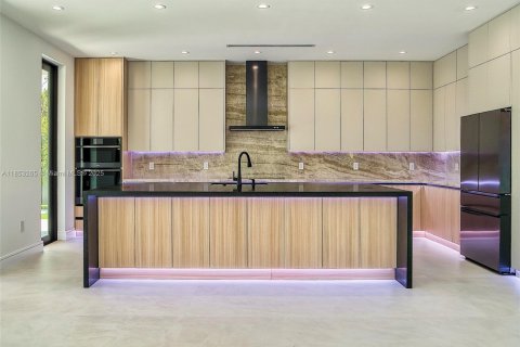 Casa en venta en Miami, Florida, 4 dormitorios, 423.63 m2 № 1872439 - foto 7