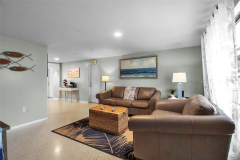 House in Bradenton, Florida 3 bedrooms, 126.35 sq.m. № 1718851 - photo 8