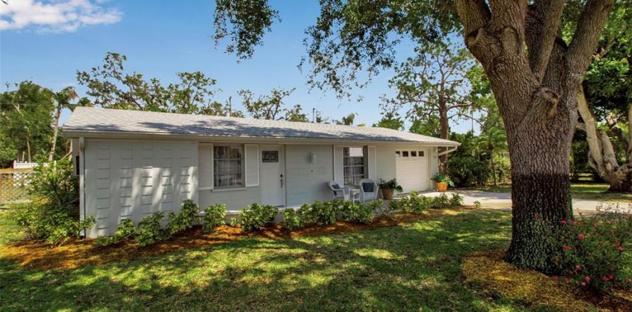 House in Bradenton, Florida 3 bedrooms, 126.35 sq.m. № 1718851