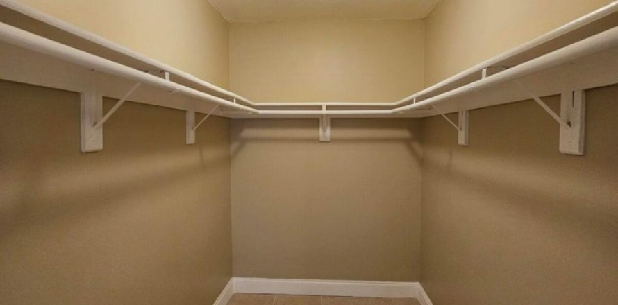 Condominio en West Palm Beach, Florida, 1 dormitorio № 1185529