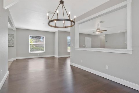 House in Brandon, Florida 4 bedrooms, 309.18 sq.m. № 2125073 - photo 11