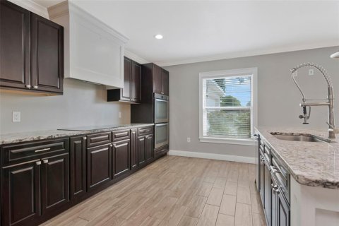 House in Brandon, Florida 4 bedrooms, 309.18 sq.m. № 2125073 - photo 25