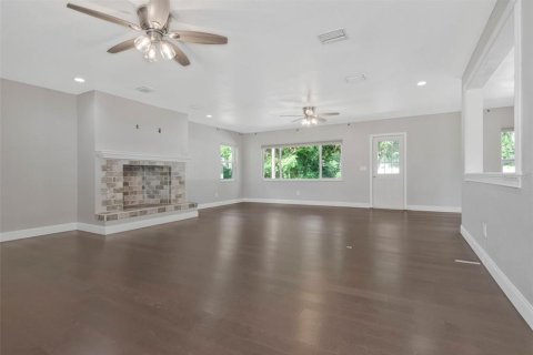 House in Brandon, Florida 4 bedrooms, 309.18 sq.m. № 2125073 - photo 19