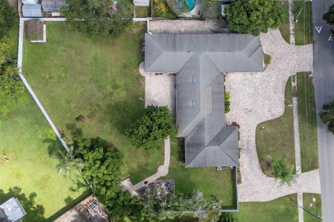 House in Brandon, Florida 4 bedrooms, 309.18 sq.m. № 2125073 - photo 3