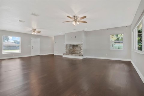 House in Brandon, Florida 4 bedrooms, 309.18 sq.m. № 2125073 - photo 14
