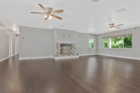 House in Brandon, Florida 4 bedrooms, 309.18 sq.m. № 2125073 - photo 16