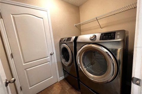 Townhouse in Temple Terrace, Florida 3 bedrooms, 176.24 sq.m. № 1845379 - photo 14