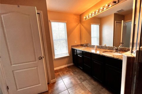 Townhouse in Temple Terrace, Florida 3 bedrooms, 176.24 sq.m. № 1845379 - photo 16