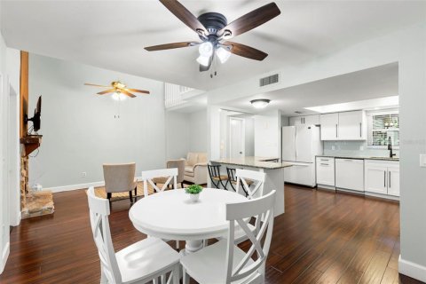 Townhouse in Clearwater, Florida 2 bedrooms, 132.39 sq.m. № 1721008 - photo 9