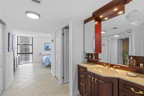 Condo in Aventura, Florida, 2 bedrooms  № 2081637 - photo 15