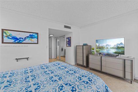 Condo in Aventura, Florida, 2 bedrooms  № 2081637 - photo 14
