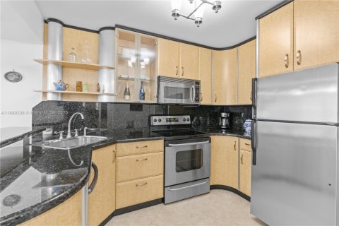 Condo in Aventura, Florida, 2 bedrooms  № 2081637 - photo 8