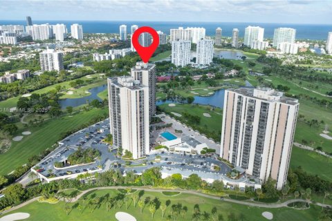 Condo in Aventura, Florida, 2 bedrooms  № 2081637 - photo 25