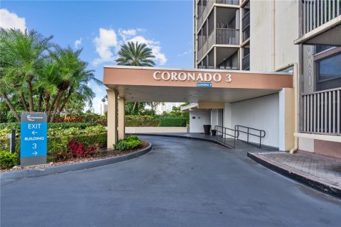 Condo in Aventura, Florida, 2 bedrooms  № 2081637 - photo 24