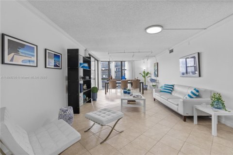 Condo in Aventura, Florida, 2 bedrooms  № 2081637 - photo 4