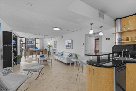 Condo in Aventura, Florida, 2 bedrooms  № 2081637 - photo 10