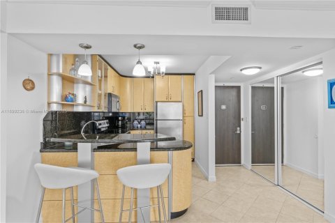 Condo in Aventura, Florida, 2 bedrooms  № 2081637 - photo 7