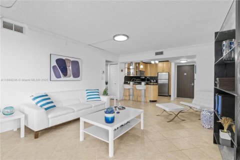 Condo in Aventura, Florida, 2 bedrooms  № 2081637 - photo 2