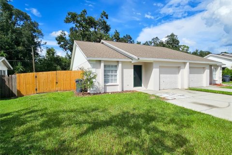 Duplex in Lakeland, Florida 3 bedrooms, 142.79 sq.m. № 1905477 - photo 2