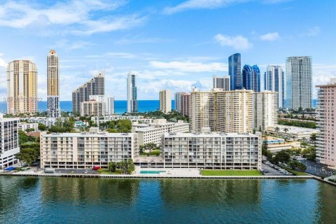 Condo in Sunny Isles Beach, Florida, 2 bedrooms  № 1996758 - photo 3