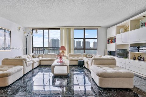 Condo in Sunny Isles Beach, Florida, 2 bedrooms  № 1996758 - photo 5