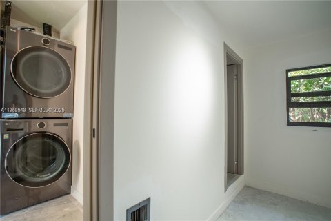 Casa en alquiler en Miami Beach, Florida, 4 dormitorios, 176.51 m2 № 2008013 - foto 28