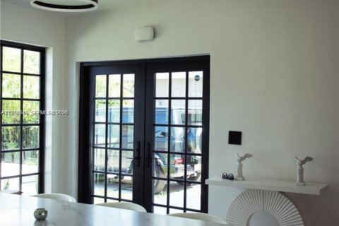 Casa en alquiler en Miami Beach, Florida, 4 dormitorios, 176.51 m2 № 2008013 - foto 17