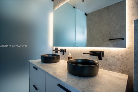 Casa en alquiler en Miami Beach, Florida, 4 dormitorios, 176.51 m2 № 2008013 - foto 26