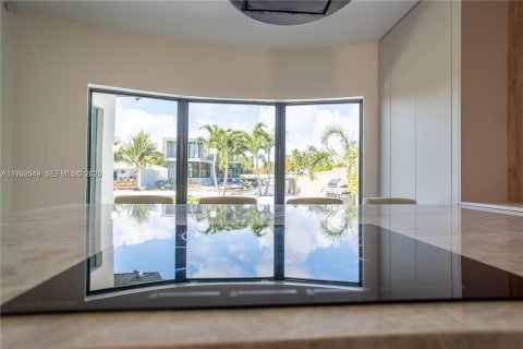 Casa en alquiler en Miami Beach, Florida, 4 dormitorios, 176.51 m2 № 2008013 - foto 4